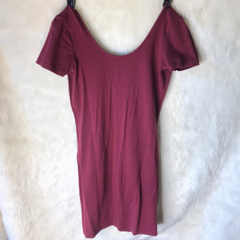 Fitted burgundy dress ❤️